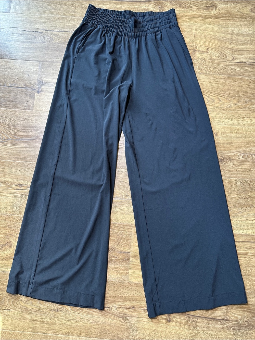 Vuori Villa Wide Leg Black Elastic-Waist Pants Size Medium - Picture 2 of 12